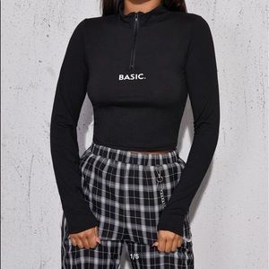 BASIC LONG SLEEVE CROP TOP